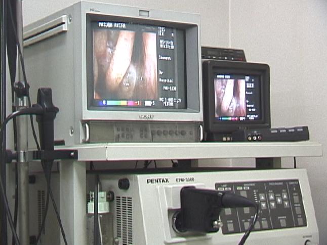 CCDカメラによる手術記録とビデオモニタによる手術情報の提供を行っています。